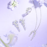 FANCIME „Wisteria Bouquet“ Ohrstecker aus Sterlingsilber mit Blütenblatt-Anhänger