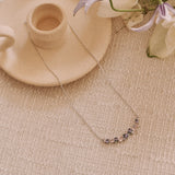 „Wisteria Whisper“ Flower Bar Halskette aus rosa Turmalin und Silber