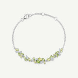 „Wisteria Whisper“ Flower Bar Peridot Silberarmband