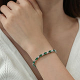 Armband „Glamour Radiance“ mit Geburtsstein Mai, Tennis-Smaragd im Fantasieschliff, Sterlingsilber 
