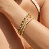 "Glamour Radiance" Bracelet en argent sterling avec peridot taillé fantaisie, pierre de naissance d'août