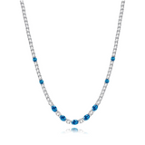 „Glamour Radiance“ – Tennis-Halskette aus Sterlingsilber mit Geburtsstein Dezember, ausgefallen geschliffenem blauem Topas und Geburtsstein Dezember