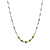 „Glamour Radiance“ – Tennis-Halskette aus Sterlingsilber mit Peridot-Geburtsstein im Fantasieschliff für August 