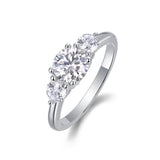 FANCIME Dreistein-Ring aus runden Moissaniten in Sterlingsilber