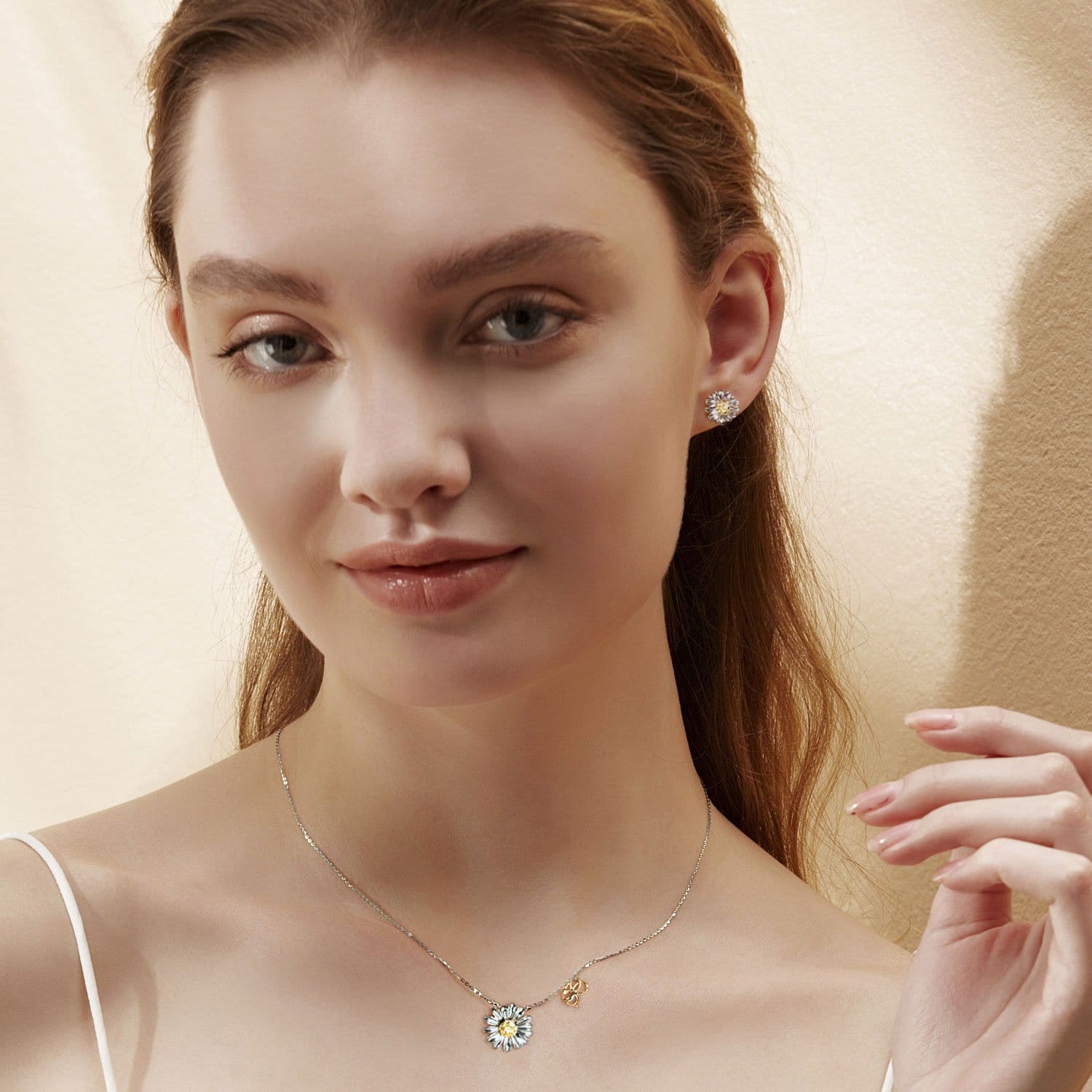 Fanci "Daisy" Daisy Bee Sapphire 18K White Gold Necklace Show