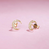 Ohrstecker aus 14-karätigem Gelbgold mit funkelnden weißen Diamanten im Mond-Design